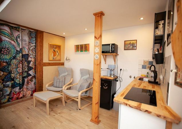 Ferienwohnung Atelier - Wohnraum mit Küche, Foto: Peter Krajewski, Lizenz: Ella Winkler Voigt und Peter Krajewski Ferienwohnung Atelier - Wohnraum mit Küche, Foto: Peter Krajewski, Lizenz: Ella Winkler Voigt und Peter Krajewski