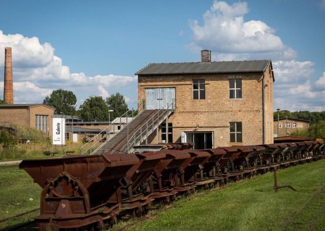 Ziegeleipark Mildenberg - Kugelmühle mit Loren, Foto: Ziegeleipark/Archiv