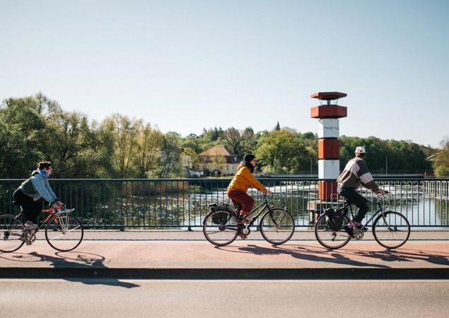 Radfahrer in Rathenow, Foto: Steven Ritzer, Lizenz: Tourismusverband Havelland e.V. Radfahrer in Rathenow, Foto: Steven Ritzer, Lizenz: Tourismusverband Havelland e.V.