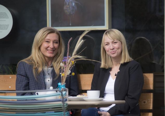 Café Glasklar - Elisabeth Röhlinger und Jana Gaedecke, Foto: Günter Poley, Lizenz: REGiO-Nord/G.Poley Café Glasklar - Elisabeth Röhlinger und Jana Gaedecke, Foto: Günter Poley, Lizenz: REGiO-Nord/G.Poley