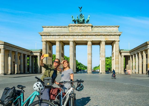 Startpunkt Brandenburger Tor Berlin, Foto: Tiemann, Lizenz: TV Mecklenburg Vorpommern e.V. Startpunkt Brandenburger Tor Berlin, Foto: Tiemann, Lizenz: TV Mecklenburg Vorpommern e.V.