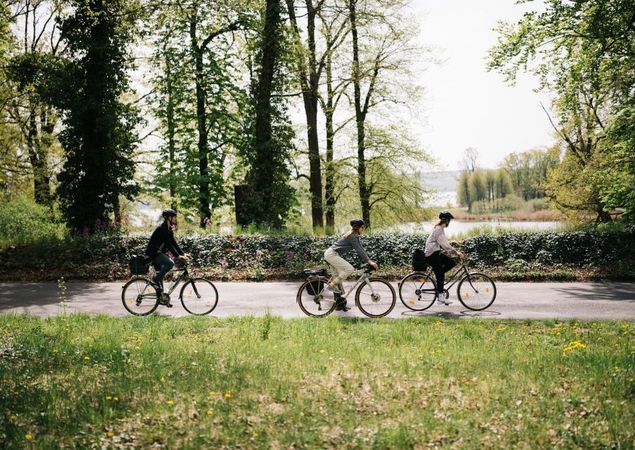 Radfahrer in Petzow, Foto: Steven Ritzer, Lizenz: Tourismusverband Havelland e.V. Radfahrer in Petzow, Foto: Steven Ritzer, Lizenz: Tourismusverband Havelland e.V.
