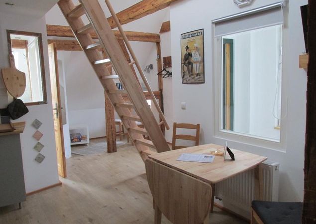 Ferienwohnung Atelier - Treppe zur Schlafebene, Foto: Peter Krajewski, Lizenz: Ella Winkler Voigt und Peter Krajewski Ferienwohnung Atelier - Treppe zur Schlafebene, Foto: Peter Krajewski, Lizenz: Ella Winkler Voigt und Peter Krajewski