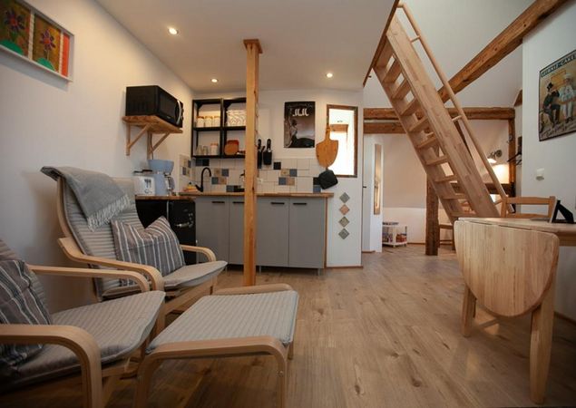Ferienwohnung Atelier - Wohnraum mit Küche, Foto: Peter Krajewski, Lizenz: Ella Winkler Voigt und Peter Krajewski Ferienwohnung Atelier - Wohnraum mit Küche, Foto: Peter Krajewski, Lizenz: Ella Winkler Voigt und Peter Krajewski