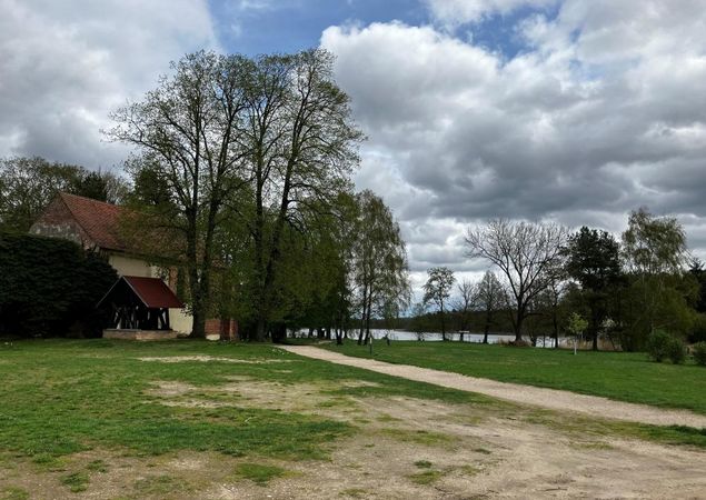 Zwischen Weihnachtsmann und Klosterruine zum Haussee, Foto: Jörg Bartz, Lizenz: TV Ruppiner Seenland e.V.