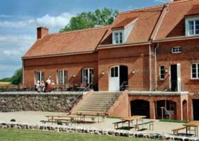 Schlosswirt Meseberg Hausansicht, Foto: Tourismusverband Ruppiner Seenland e.V., Lizenz: Tourismusverband Ruppiner Seenland e.V. Schlosswirt Meseberg Hausansicht, Foto: Tourismusverband Ruppiner Seenland e.V., Lizenz: Tourismusverband Ruppiner Seenland e.V.