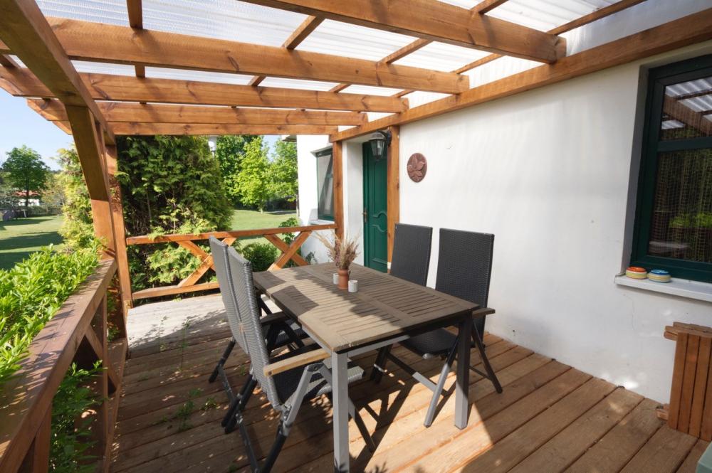 Ferienwohnung Kastanienhof - Terrasse, Foto: Martina Burghardt Ferienwohnung Kastanienhof - Terrasse, Foto: Martina Burghardt