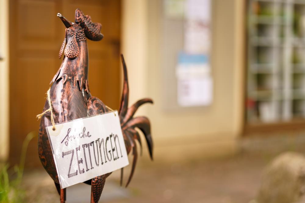 Begrüßung in der Tourist-Information Stechlin im Glasmacherhaus in Neuglobsow, Foto: André Wirsig, Lizenz: REGiO-Nord mbH Begrüßung in der Tourist-Information Stechlin im Glasmacherhaus in Neuglobsow, Foto: André Wirsig, Lizenz: REGiO-Nord mbH