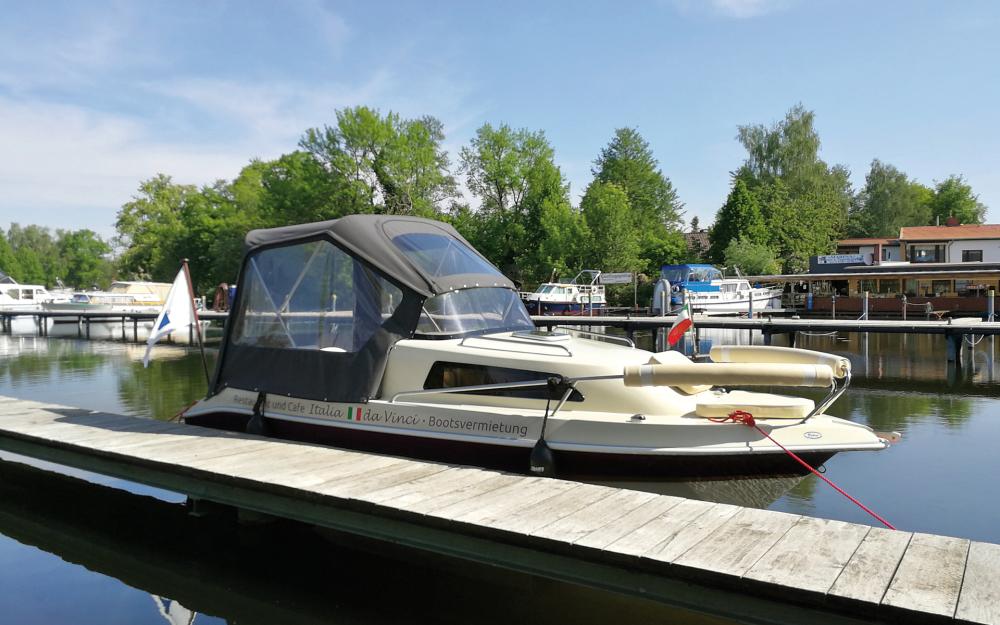 da Vinci Zehdenick - Motoboot, Foto: Anke Treichel, Lizenz: G. Sifidis da Vinci Zehdenick - Motoboot, Foto: Anke Treichel, Lizenz: G. Sifidis
