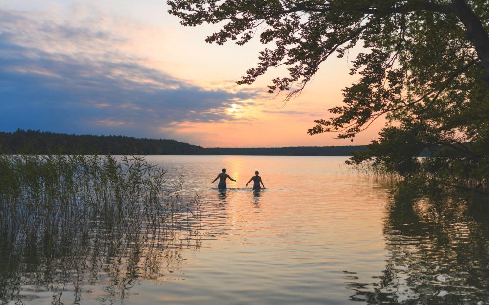 Badende im Stechlinsee, Foto: Wolfgang Ehn, Lizenz: TMB Tourismus-Marketing Brandenburg GmbH Badende im Stechlinsee, Foto: Wolfgang Ehn, Lizenz: TMB Tourismus-Marketing Brandenburg GmbH