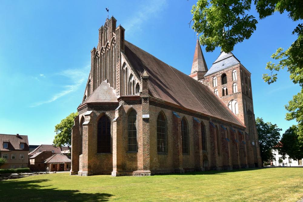 St. Marien-Kirche Gransee - Außenansicht, Foto: Anke Treichel, Lizenz: Regio-Nord