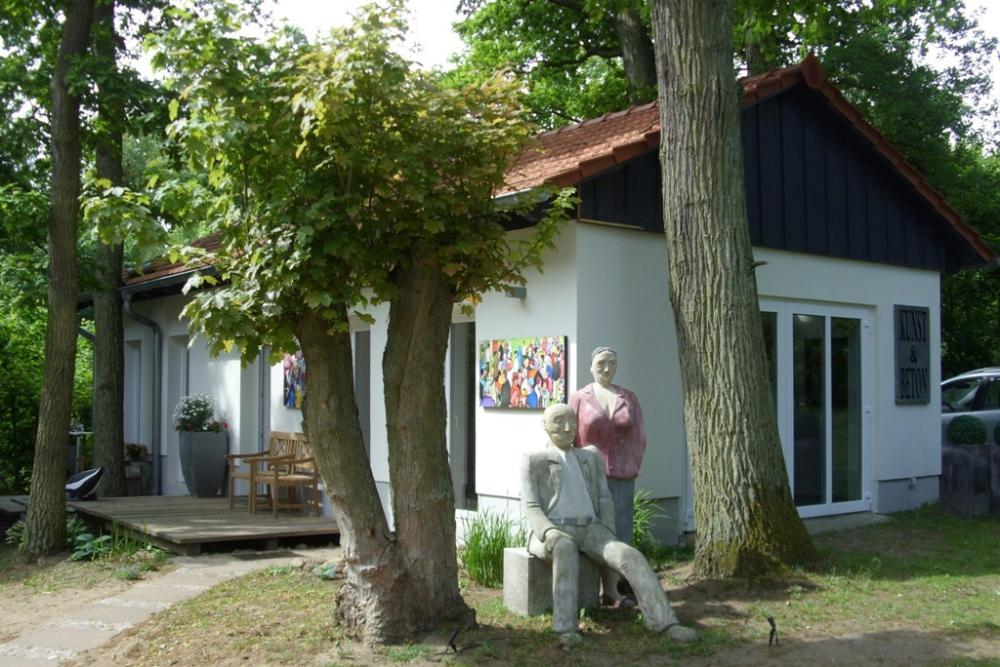 Landhaus Labes, Skulptur, Foto: W. Schmolke, Lizenz: W. Schmolke Landhaus Labes, Skulptur, Foto: W. Schmolke, Lizenz: W. Schmolke