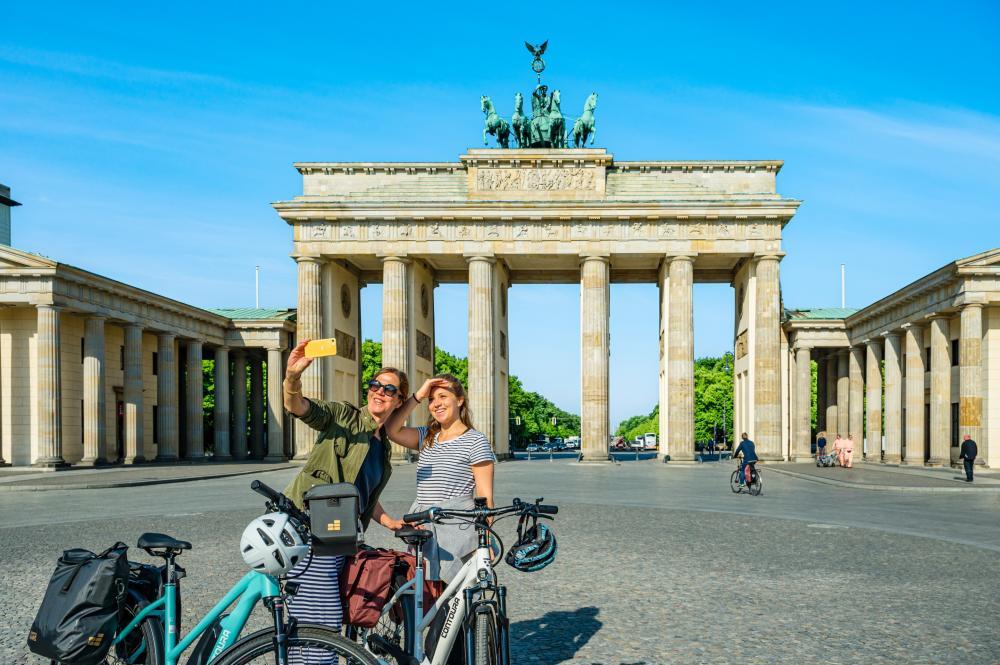 Startpunkt Brandenburger Tor Berlin, Foto: Tiemann, Lizenz: TV Mecklenburg Vorpommern e.V. Startpunkt Brandenburger Tor Berlin, Foto: Tiemann, Lizenz: TV Mecklenburg Vorpommern e.V.