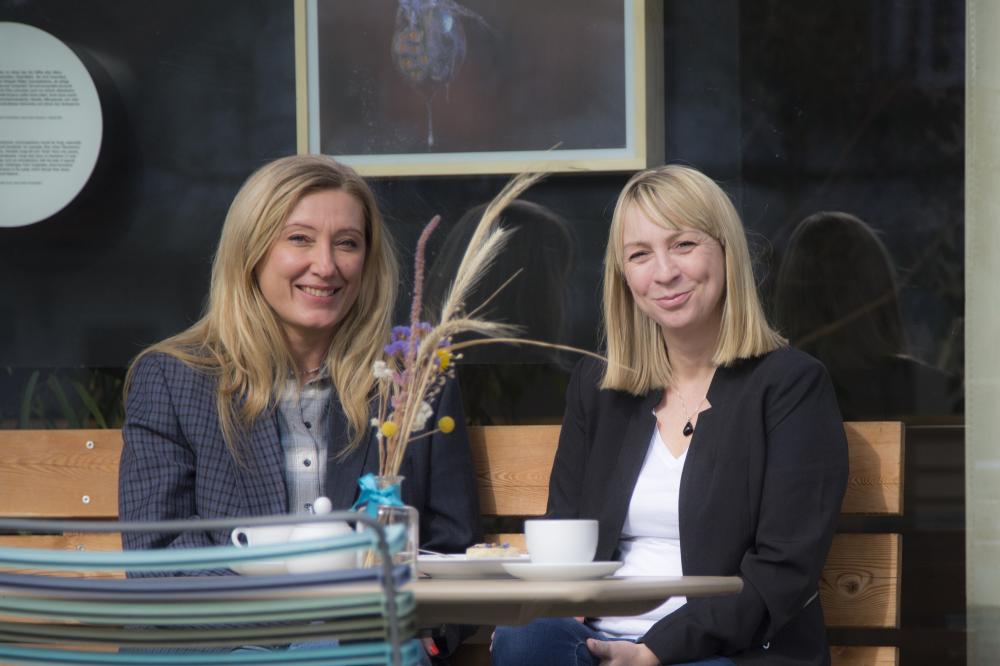 Café Glasklar - Elisabeth Röhlinger und Jana Gaedecke, Foto: Günter Poley, Lizenz: REGiO-Nord/G.Poley Café Glasklar - Elisabeth Röhlinger und Jana Gaedecke, Foto: Günter Poley, Lizenz: REGiO-Nord/G.Poley