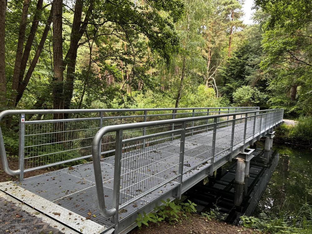 Neue Brücke am Stechlin, in Höhe des Kernkraftwerks, Foto: Jörg Bartz, Lizenz: Brandenburgische Seenplatte GmbH Neue Brücke am Stechlin, in Höhe des Kernkraftwerks, Foto: Jörg Bartz, Lizenz: Brandenburgische Seenplatte GmbH
